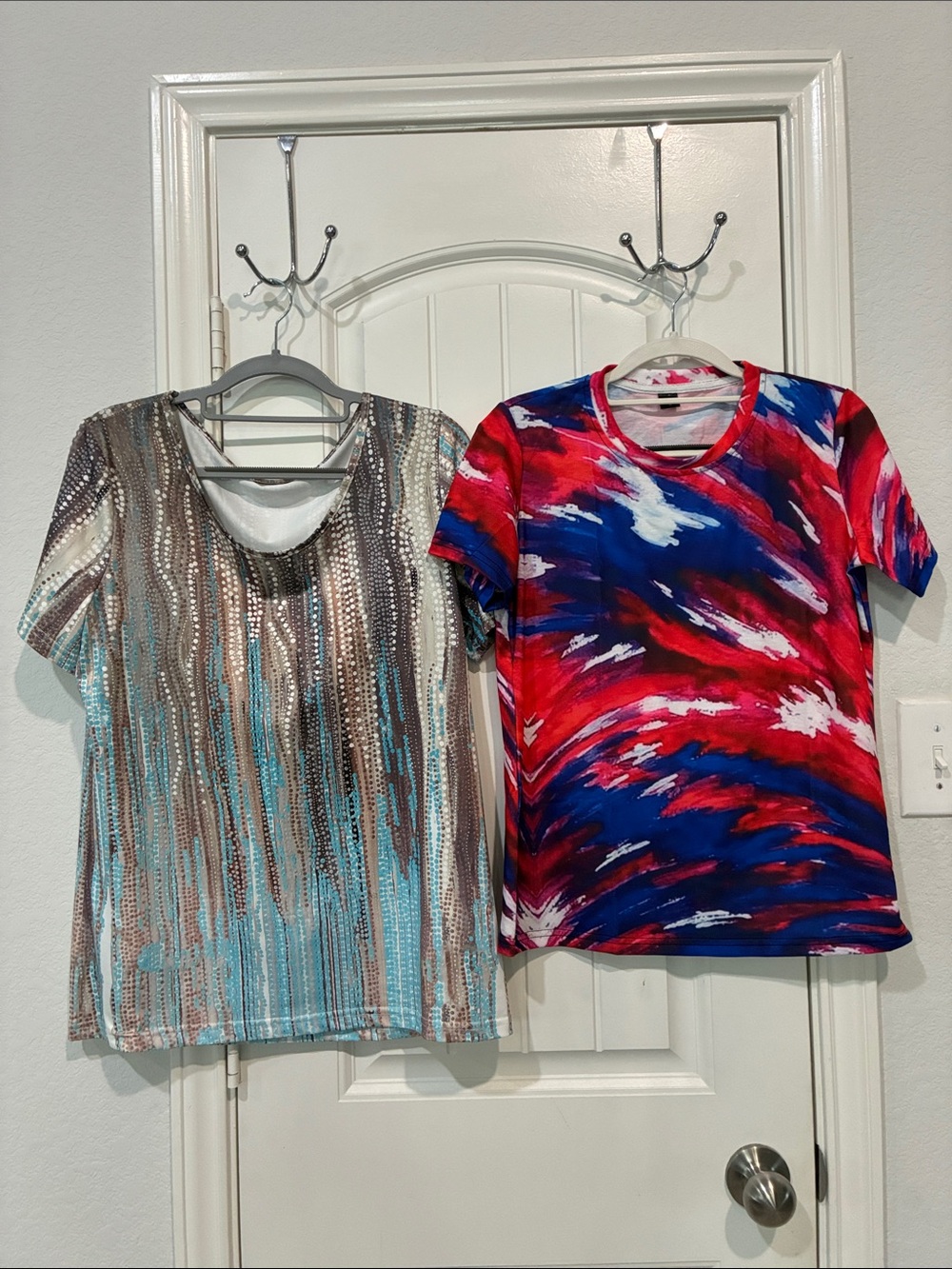 NWOT Women's Vibrant Red & Blue Abstract Crewneck Tee -SOLD AS SET